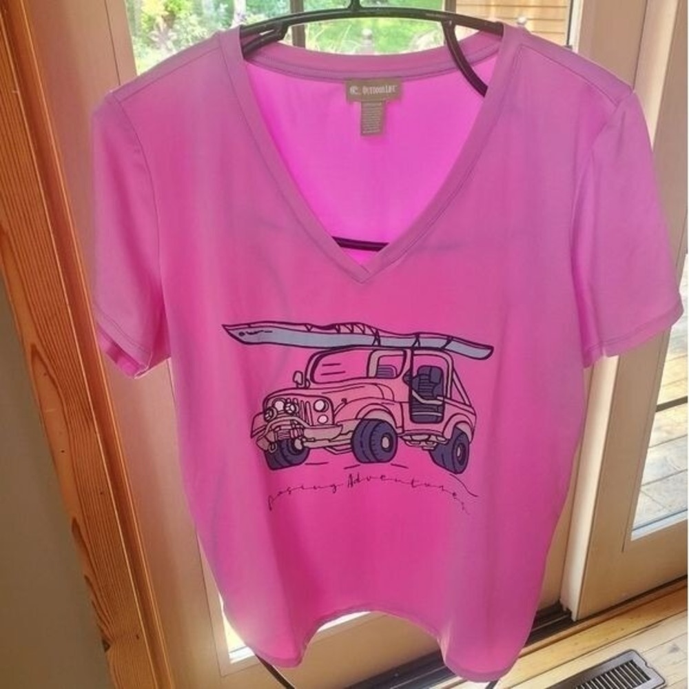 Outdoor Life Vneck Graphic "Chasing Adventures"‎ SS Sz. M Top